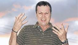 'Los políticos hacen llorar, yo hago reír”