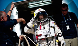 Austriaco pospone intento de romper la barrera del sonido