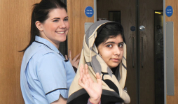 Malala Yousufzai recibe el alta del hospital de Birmingham