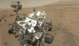 'Curiosity' toma autorretrato y olfatea la atmósfera de Marte