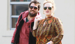 Adele desmiente boda con Simon Konecki