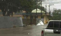 Fuertes vientos y lluvias dejan daños en varios sectores de La Ceiba