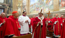 Papa dice que se siente 'bien acogido' en el Vaticano