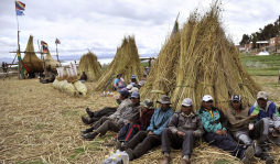 Suriqui, la isla donde se construyen balsas indígenas