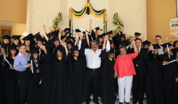 Histórica graduación de Mhotivo