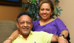 Maní Suazo: de pobre solterón a afamado masajista