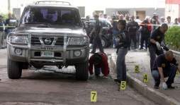 'Los policías asesinaron a Julián González': esposa del General