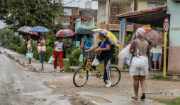 Sandy llega a Cuba como huracán categoría dos