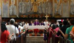 'Seamos críticos con quienes provocan la crisis económica”: cardenal hondureño