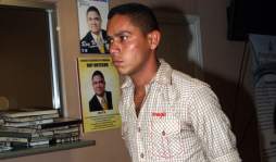 Dictan auto de prisión a 4 policías por crimen del hijo de la rectora