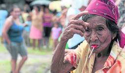 Rina se convierte en huracán frente a costas de Honduras