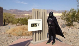 Corre a 53 grados vestido de Darth Vader en busca del récord Guinness