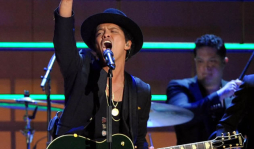 Bruno Mars refleja sus locuras