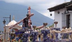 El mundo recuerda el Camino de la Cruz