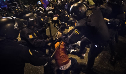 Españoles se toman calles en protesta por austeridad