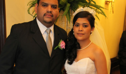 Alegría por los novios