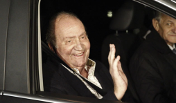 Rey Juan Carlos sale del hospital tras cirugía