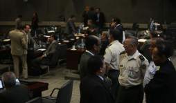 Congreso Nacional da facultades plenas de la policía a militares