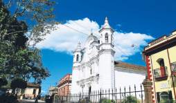 Política divide a la iglesia católica en occidente de Honduras