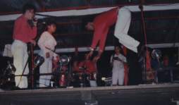 Rubén Pinto ya no 'rompe el cuero”, solo canta alabanzas