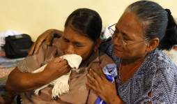 '¡Mire cómo está mi hijo... tirado como un perro!”