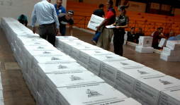 Urnas y material electoral llegan a La Ceiba y a Colón