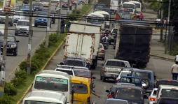 Unos 10,000 autos al mes ingresan al parque vehicular