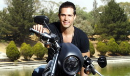 José Ron tiene al cine en la mira