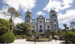 Honduras celebra 266 años de infinita fe por la Virgen de Suyapa