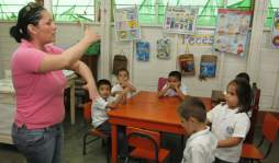 Hijo autista motiva a maestra de educación especial