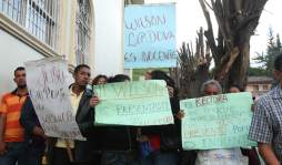 Dictan auto de prisión a 4 policías por crimen del hijo de la rectora