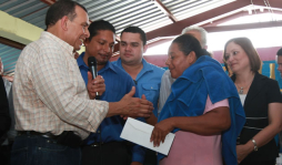 Deuda reducirá el gasto social: Fosdeh