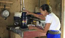 Doña Rosalía Justiniano vive con su ataúd esperando el final