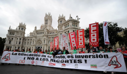 España aprueba más ajustes mientras se acerca al rescate