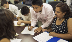 80 mil solicitudes de jóvenes para postergar deportaciones