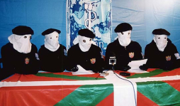 ETA pide negociar sobre su disolución, los presos y 'desmilitarización”