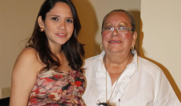 Alegre fiesta maternal