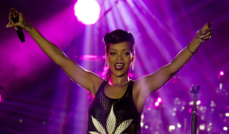 Rihanna cierra con éxito gira por siete países
