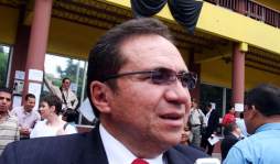 Dinero era repartido en caja de confites