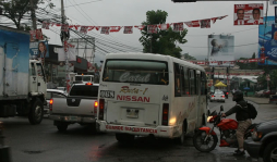 Atraso en el tráfico por semáforos en mal estado