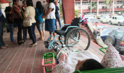 Pacientes de esclerosis exigen medicamentos