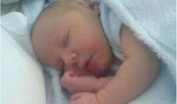 Pareja de tuiteros llaman Hashtag a su hija