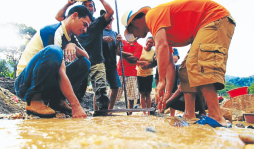 San José de Tarros, la aldea de calles y río de oro en Honduras