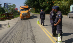Más de 800 policías protegerán a turistas en Semana Santa en Tela