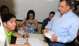 Lobo: 'Al que gane hoy, haré lo que tenga que hacer para apoyarlo'