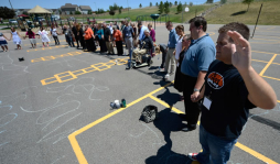 Asesino de cine en Colorado tenía arsenal en su apartamento