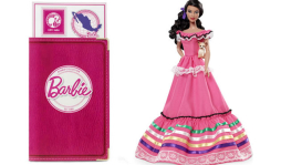 Barbie mexicana con mascota y pasaporte causa indignación en las redes sociales