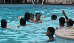 Honduras: veraneantes disfrutan de la belleza natural de las playas