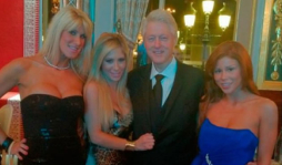 Escándalo por foto de Clinton con actrices de cine para adultos