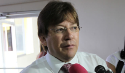 Ordenan continuar juicios contra Flores Lanza